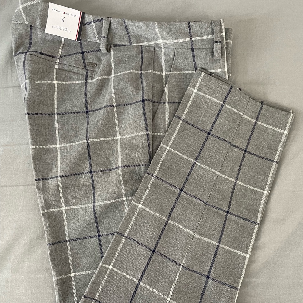 New with tags Women’s Tommy Hilfiger Slim Ankle Dress Pants, size 6